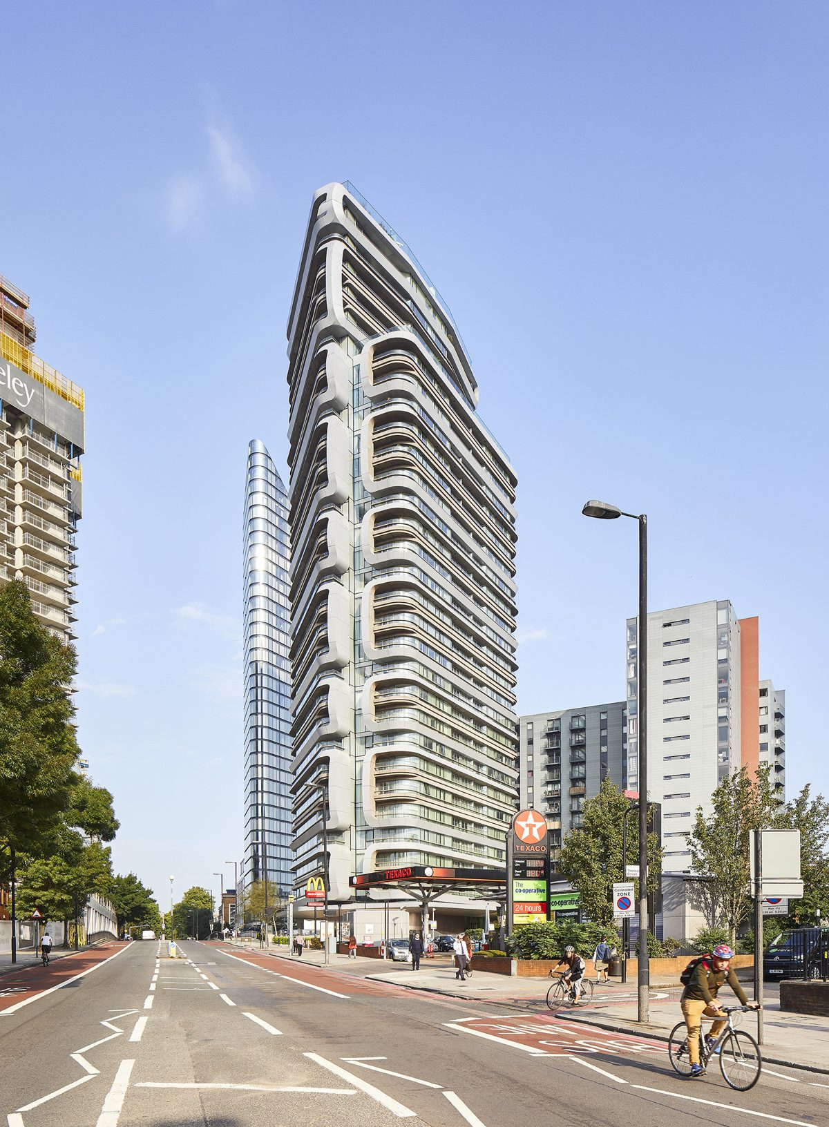 Curved aluminium-balcony residential tower in London
